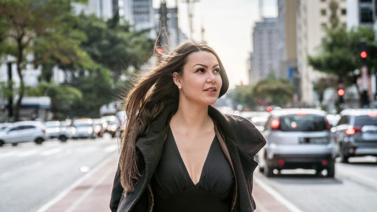 Jovem mulher sedutora